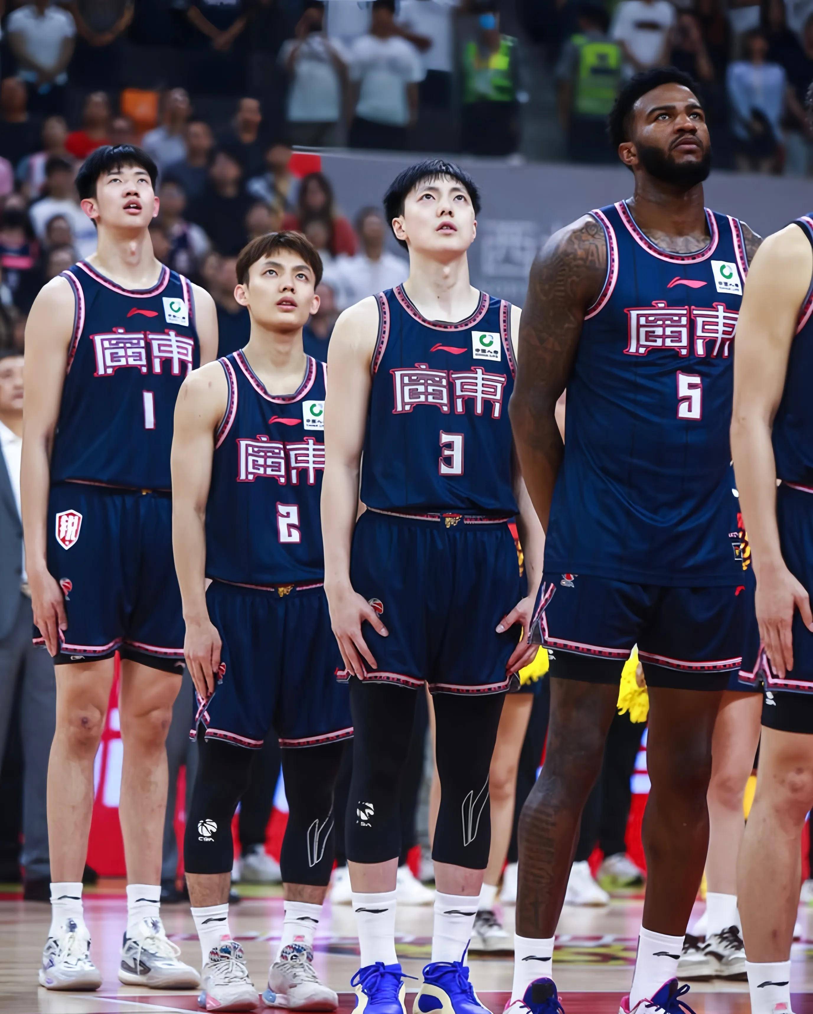 关于广东宏远队力争夺冠，壮志凌云再战球场的信息