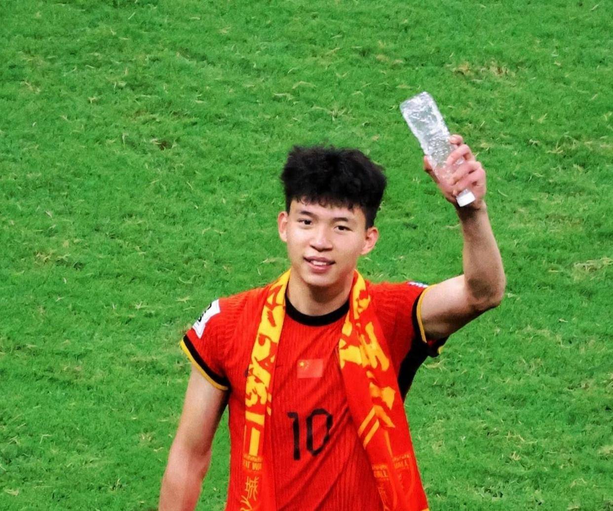 od体育-3场0球！王钰栋真比不了武磊？不传球张玉宁惹争议，成国足最大输家
