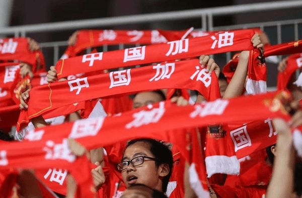 国际足坛：中国队稳操胜券，夺冠在望